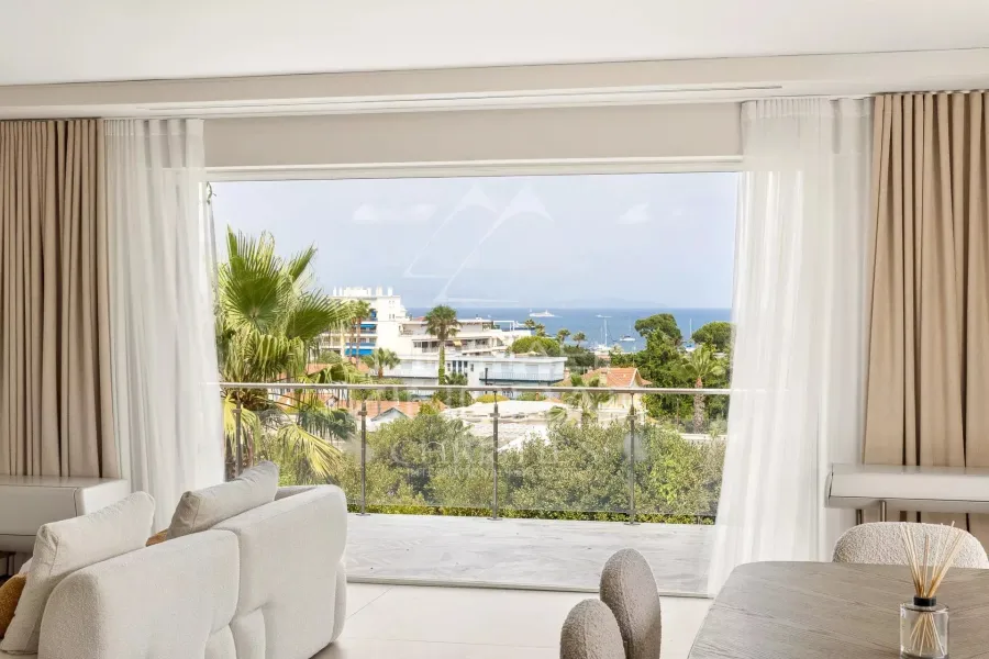 SPLENDIDE VILLA CONTEMPORAINE RÉNOVÉE  DE 320 M² SITUÉE DANS UN DOMAINE PRIVÉ - 2