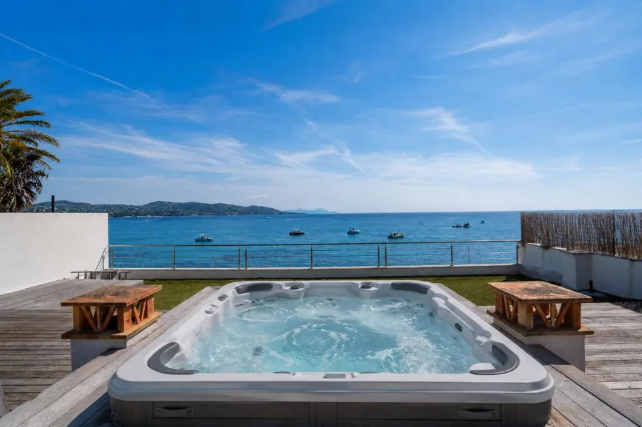 Villa pieds dans l'eau à Sainte-Maxime - 3
