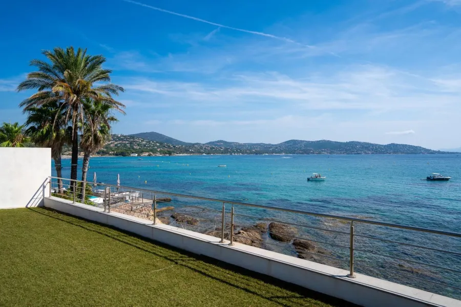 Villa pieds dans l'eau à Sainte-Maxime