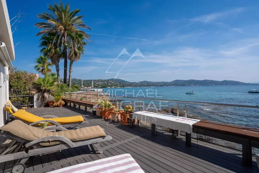 Villa pieds dans l'eau entre Cannes et Saint Tropez - EXCLUSIVITE - 2
