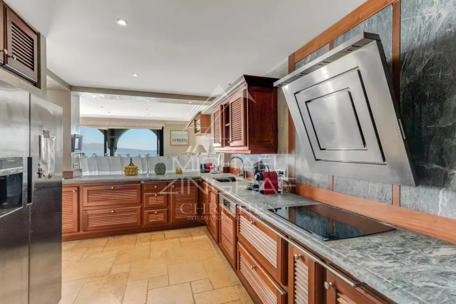 Villa pieds dans l'eau entre Cannes et Saint Tropez - EXCLUSIVITE - 9