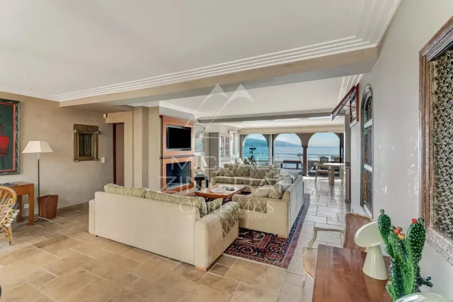 Villa pieds dans l'eau entre Cannes et Saint Tropez - EXCLUSIVITE - 8