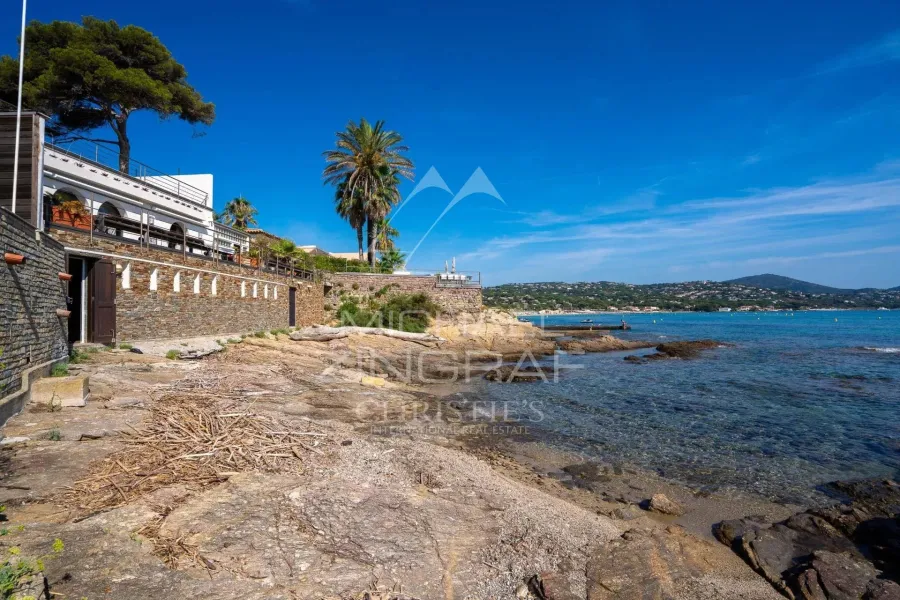 Villa pieds dans l'eau entre Cannes et Saint Tropez - EXCLUSIVITE - 4