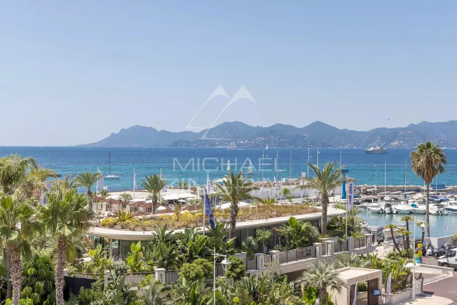 Cannes - Pointe Croisette - 3 pièces avec terrasse - 6