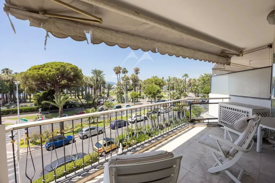 Cannes – Croisette – 2 pièces à rafraîchir avec terrasse face à la mer - 8