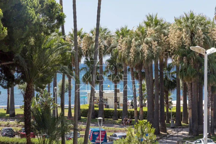 Cannes – Croisette – 2 pièces à rafraîchir avec terrasse face à la mer - 2