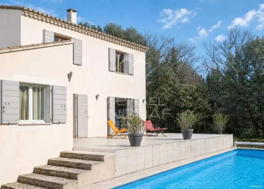 Cabrières-d'Avignon - Belle maison avec terrain boisé et piscine proche du village - 3