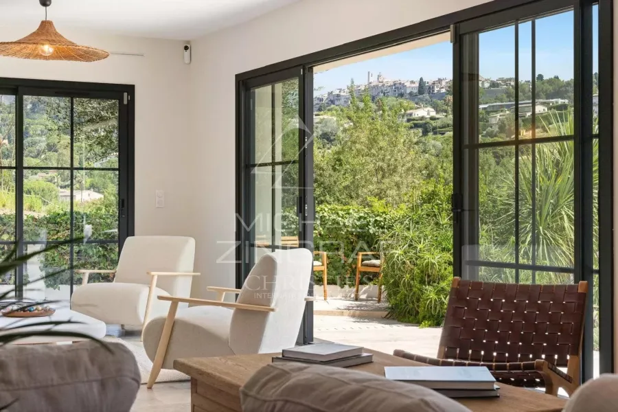 Vue panoramique sur le village de Saint Paul de Vence - 9