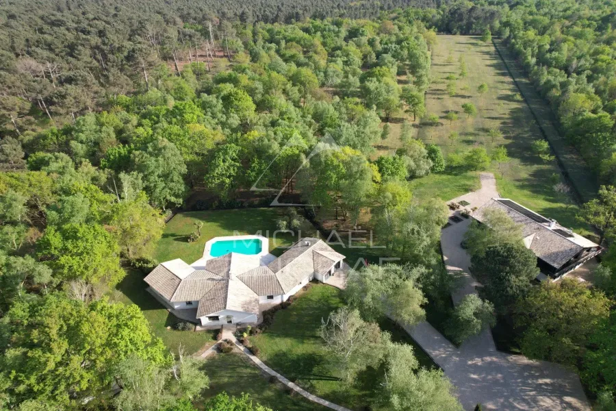 Propriété d'exception au cœur de 7 hectares de nature préservée
