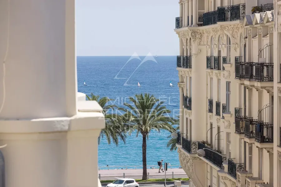Carré d'Or – Dernier étage d'exception au charme bohème avec vue mer latérale