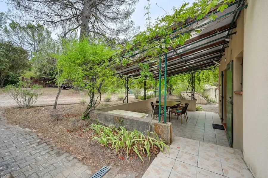 A 14 km d'Aix en Provence, maison familiale avec deux logements, oliveraie - 3