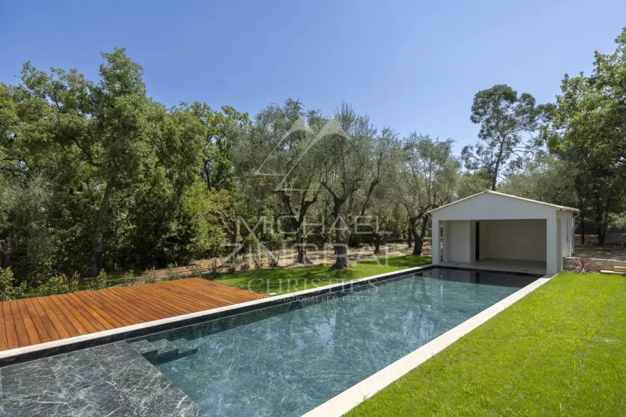 Elegante, vollständig renovierte Villa in absolut ruhiger Lage - 2