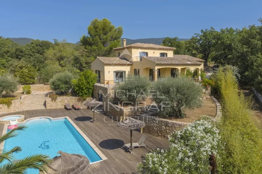 Élégante villa contemporaine au cœur de la Provence