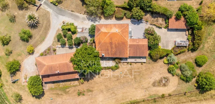 Deux maisons de caractère au cœur de plus de 5 000 m² - 9