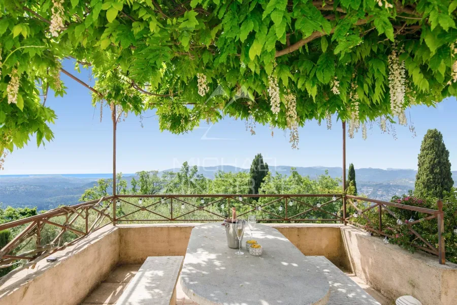 Une villa idéalement située proche du Village avec vue mer panoramique - 4