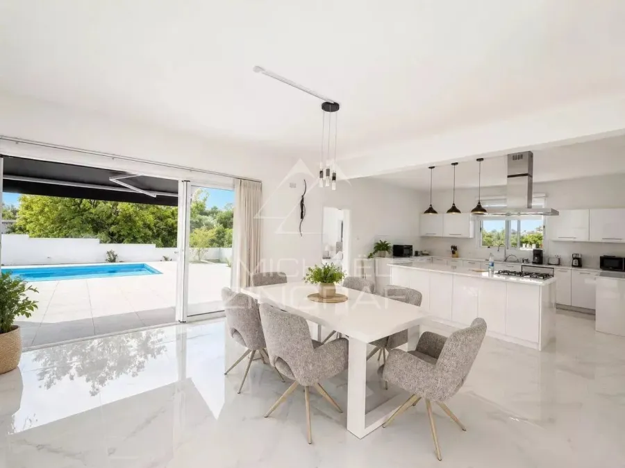 Villa Moderne & Sécurisée avec Piscine – Petite Rivière Noire - 4