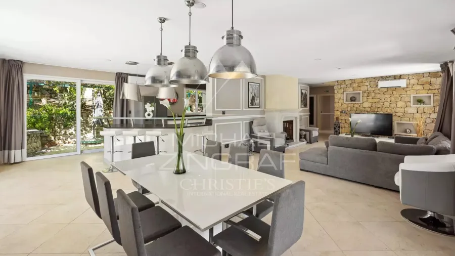 Grasse – Élégante villa rénovée avec piscine et vue dégagée - 4