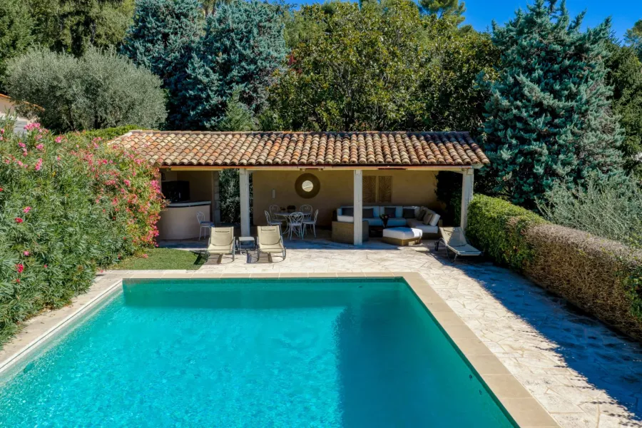 Chateauneuf-Grasse - Charmante villa en pierres avec vue mer - 5 chambres - 4