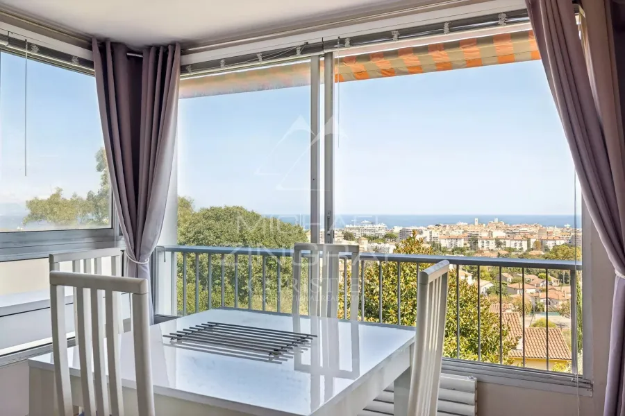 ANTIBES – AUSSERGEWÖHNLICHES 7-ZIMMER-APARTMENT MIT ROOFTOP UND PANORAMABLICK AUF DAS MEER - 3