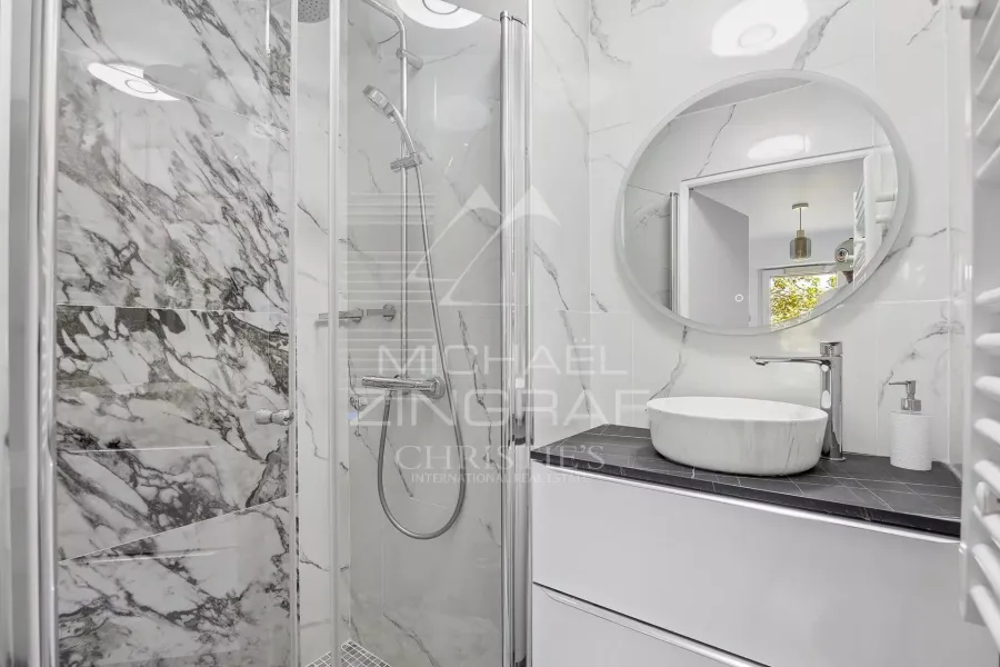 Exclusivité - Golfe-Juan – Appartement traversant rénové avec terrasse, piscine et parking - 9