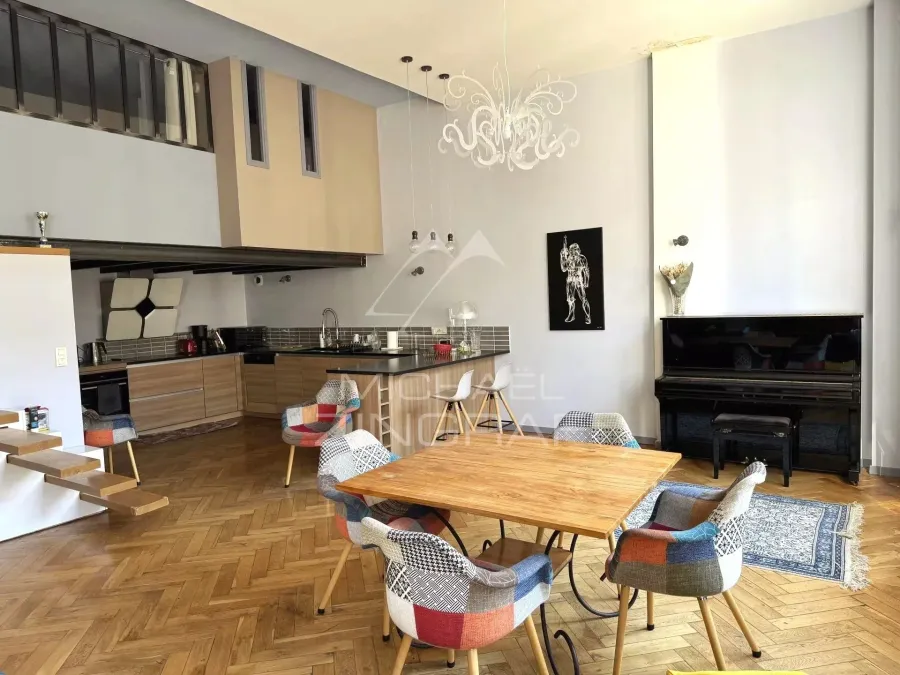 Lyon 6e Place Puvis de Chavannes - Loft familial rénové -  4 chambres & bureau - 5