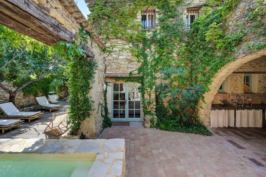 Propriété d'Exception Aux Portes d'Aix-en-Provence : Magnanerie du XVIIIe Rénovée - 2