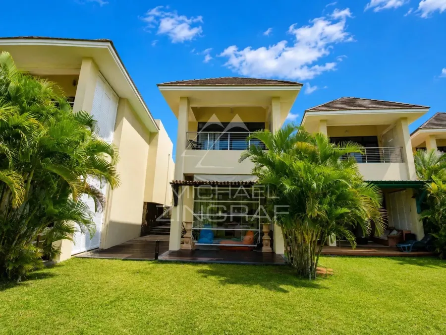 Villa pieds dans l’eau avec vue exceptionnelle à Pointe aux Canonniers - 9