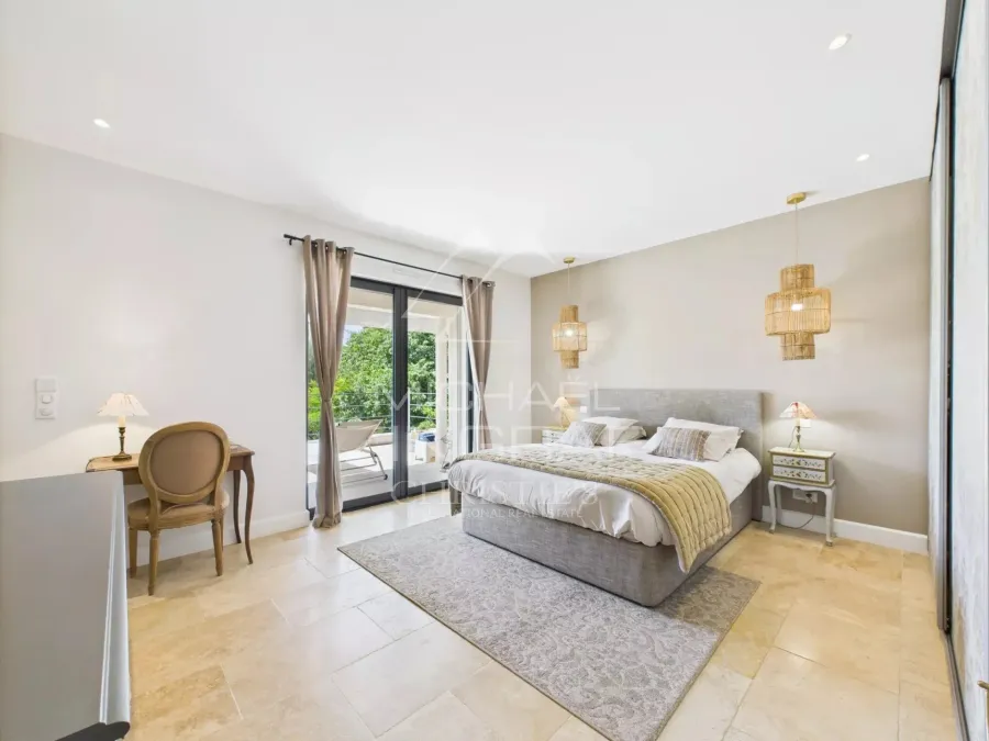 Élégante propriété provençale avec piscine, oliveraie et fort potentiel locatif - 8