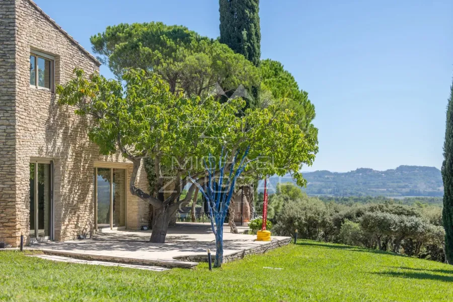 Gordes. Une œuvre architecturale rare au cœur des paysages du Luberon, avec panorama à 360° - 3