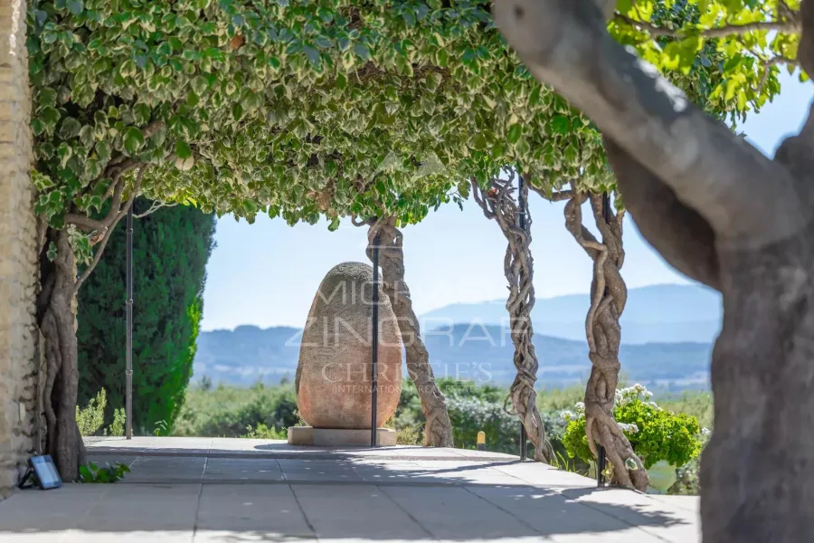 Gordes. Une œuvre architecturale rare au cœur des paysages du Luberon, avec panorama à 360° - 4