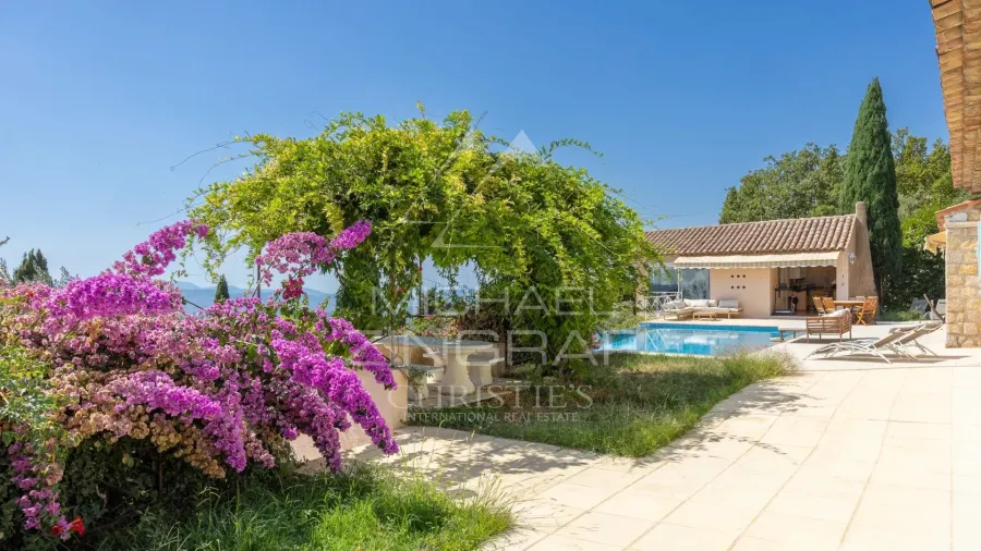 Une villa idéalement située proche du Village avec vue mer panoramique - 6
