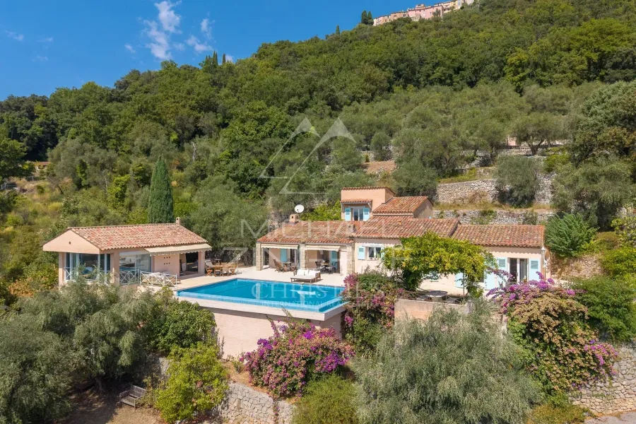 Une villa idéalement située proche du Village avec vue mer panoramique - 7