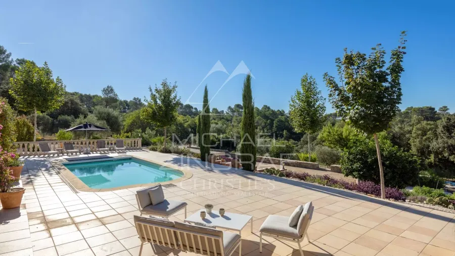 Propriété confidentielle au cœur de la Provence, entre vignes et oliviers - 2