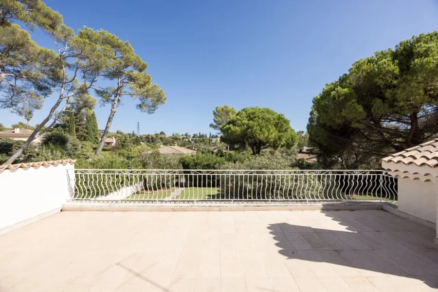 Mougins – Villa familiale avec piscine et court de tennis - 8