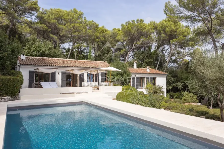 Proche Saint-Paul-de-Vence : Propriété rénovée au sein d'un parc paysager de 6000m2 - 5