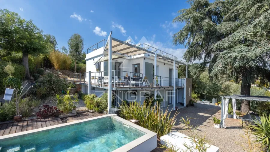 PROPRIÉTÉ CONTEMPORAINE AVEC VUE MER - 2