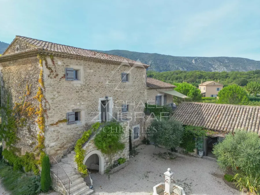 Oppède – Mas provençal de caractère avec gîtes, chambres d'hôtes et vues sur le Luberon - 8