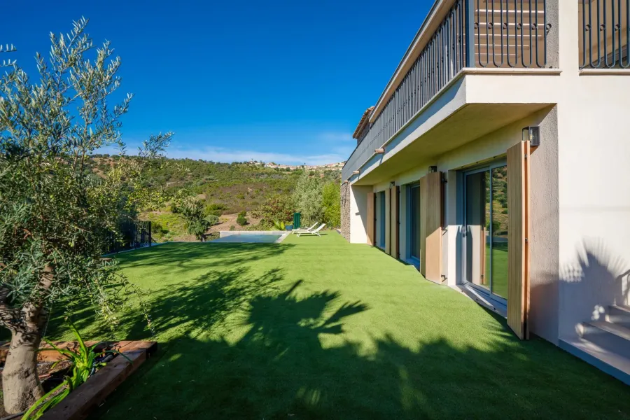 VILLA  RÉNOVÉE  VUE MER, PISCINE À DÉBORDEMENT - Les Issambres - 2