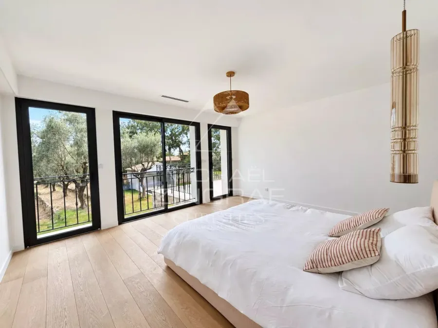 Elegante, vollständig renovierte Villa in absolut ruhiger Lage - 9