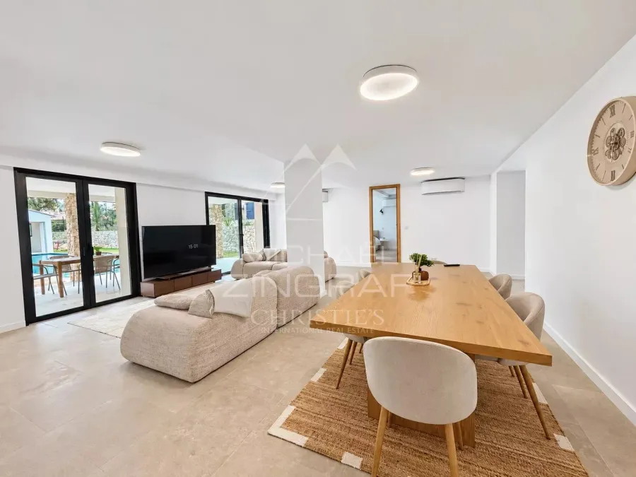 Elegante, vollständig renovierte Villa in absolut ruhiger Lage - 3