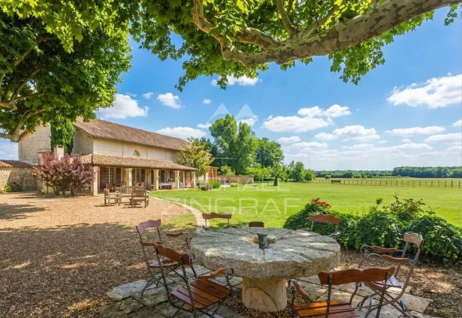 Sublime mas de 1850 au cœur de la Petite Camargue — Domaine d'exception sur 17 hectares - 3