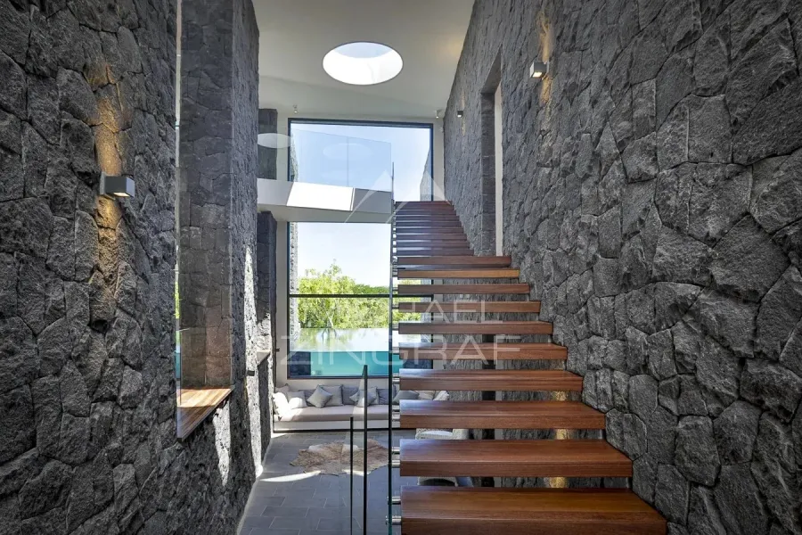 Villa de prestige avec piscine et ponton privatif privée et accès à la mer – Azuri - 4