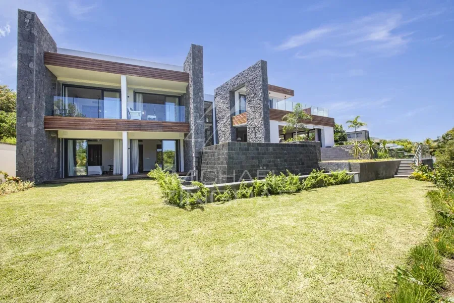 Villa de prestige avec piscine et ponton privatif privée et accès à la mer – Azuri - 2