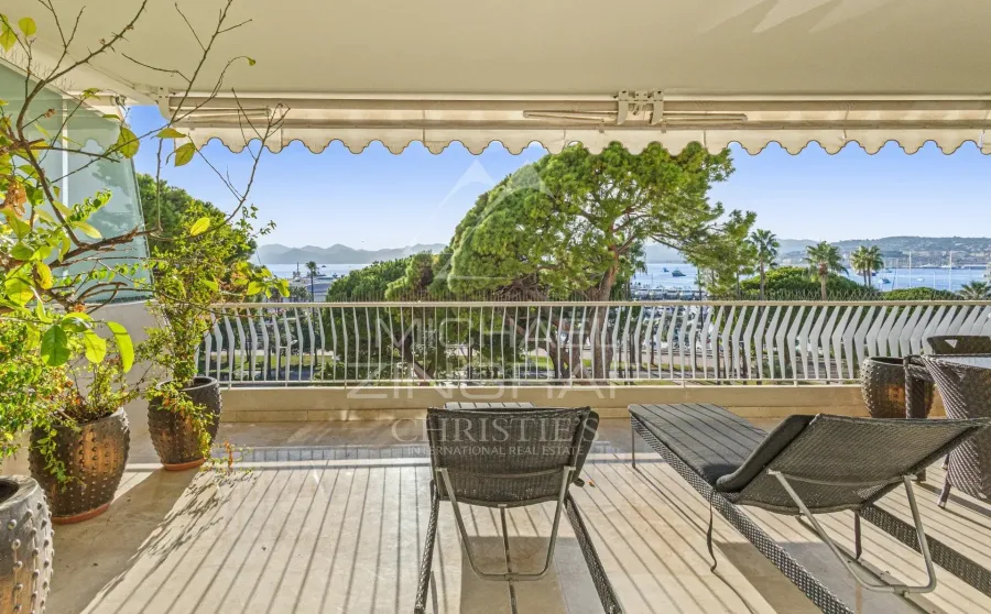Cannes - Croisette - Prestigieux 4 pièces de 117m2 avec terrasses face à la mer - 3