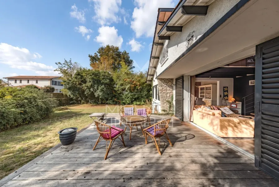 VILLA FAMILIALE AVEC DEPENDANCE AU CALME PROCHE MARCHE - 3