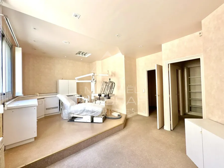 NICE - CARRÉ D'OR -  RARE OPPORTUNITÉ / Appartement a rénover : - 5