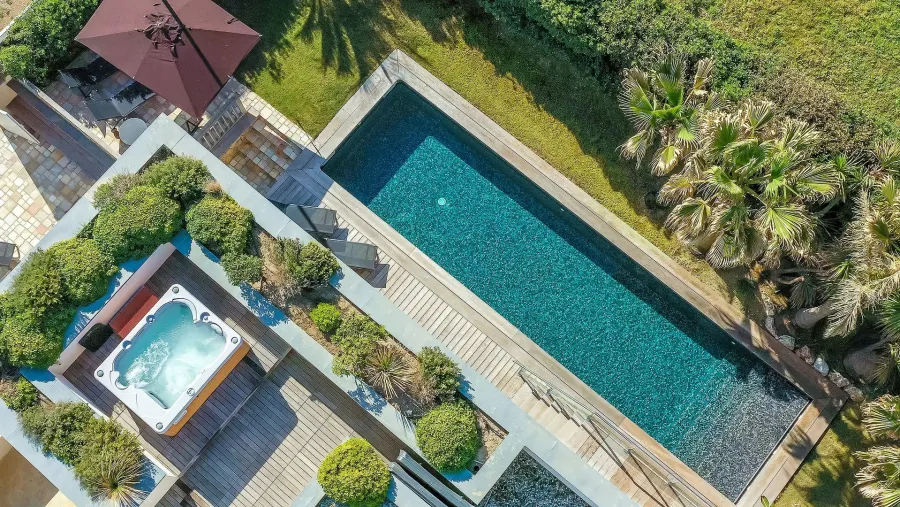 Saint-Aygulf – Villa contemporaine pieds dans l’eau, accès direct à la plage - 5