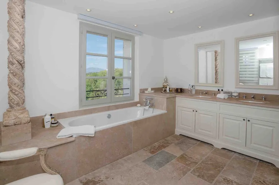 Mougins - A pied du village, 5 chambres - 8
