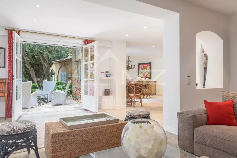 Demeure provençale nichée au cœur d'un domaine privé - Antibes - 6
