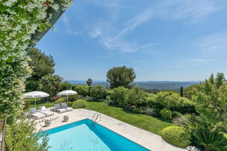 Proche Saint-Paul de Vence - Magnifique villa entièrement rénovée - 2